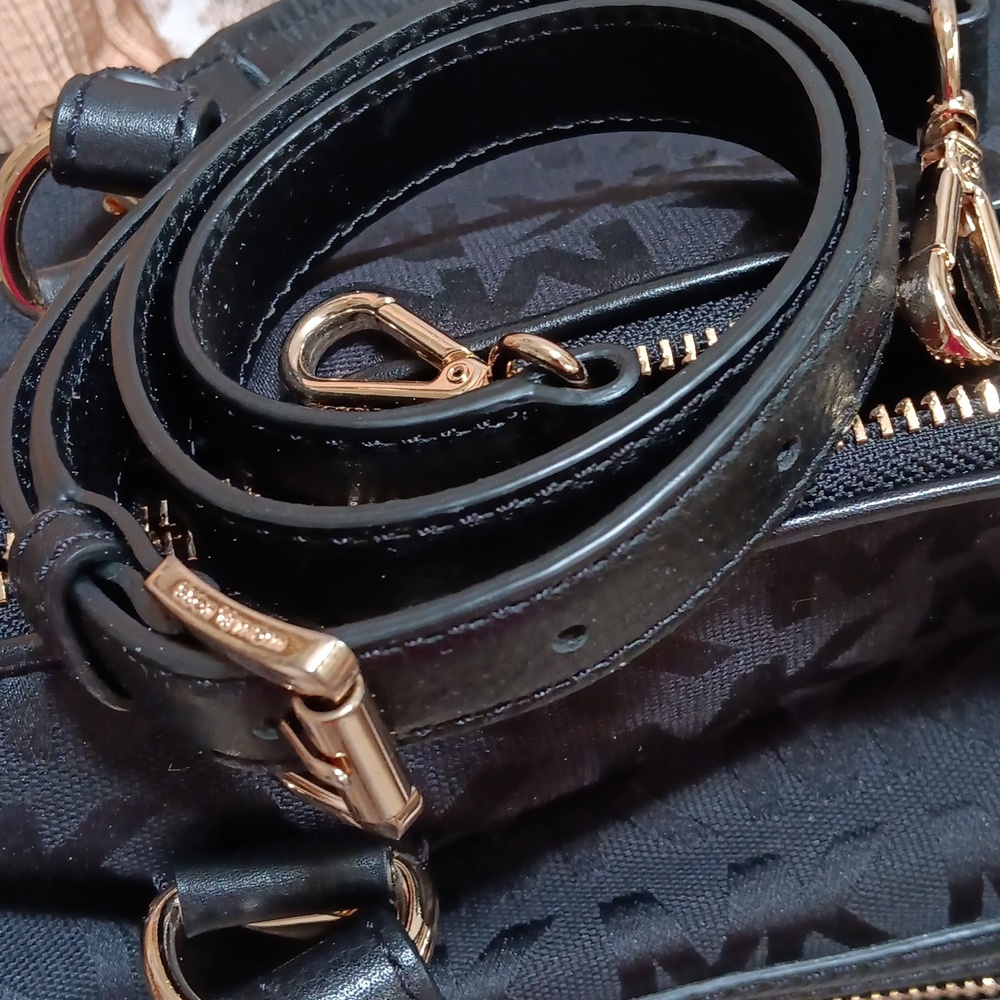 MICHAEL KORS HANDBAG - Picture 7 of 9